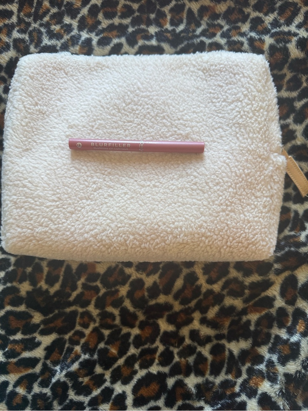 L’Oreal blurfiller lip contour & sherpa cosmetic bag
